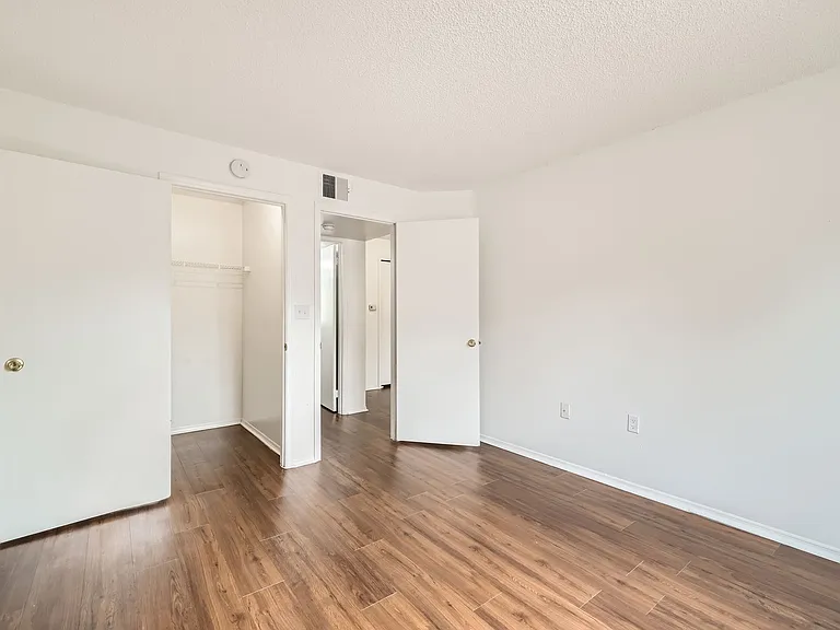 Golden Oaks — Photo 19
