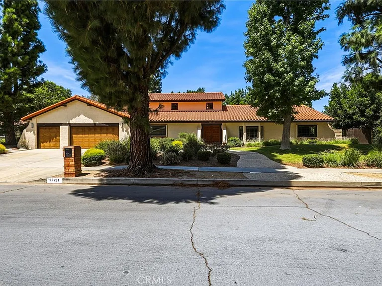 22231 Romar St — Photo 2