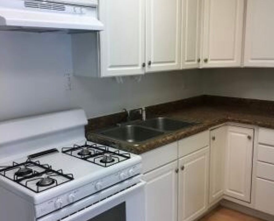 1st image of 769 E Knox St