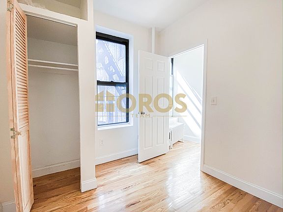 3rd image of 700 E 9th St APT 10