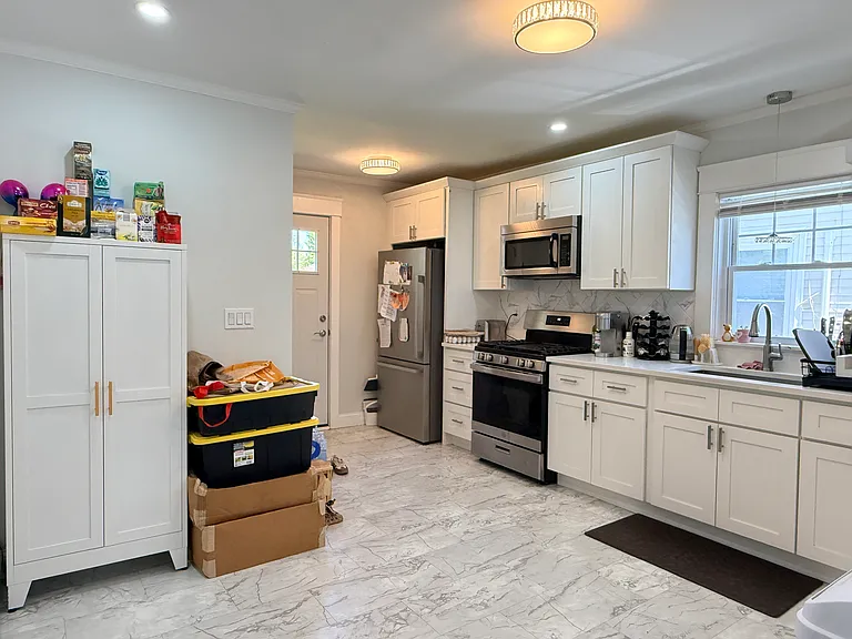 21 Waverly St #1 — Photo 10
