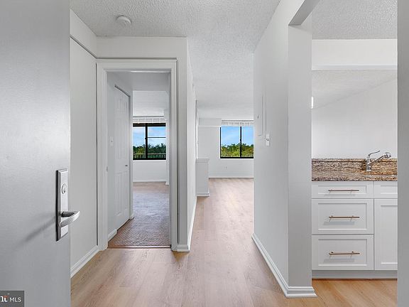 2nd image of 10101 Grosvenor Pl APT 1519