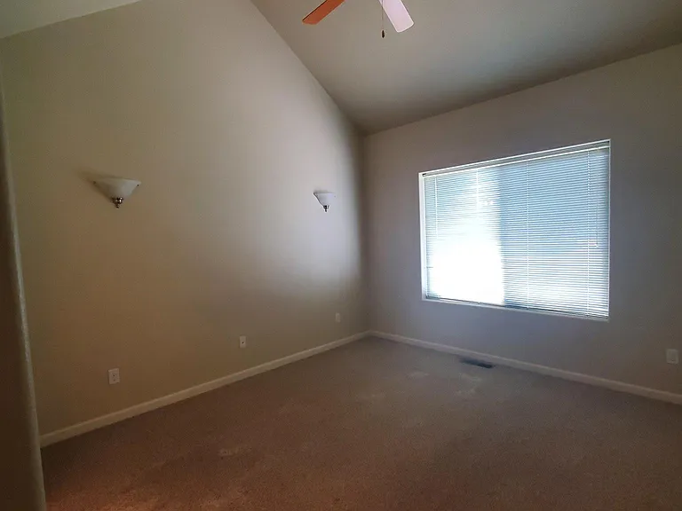 204 W Greenfield Ave — Photo 5