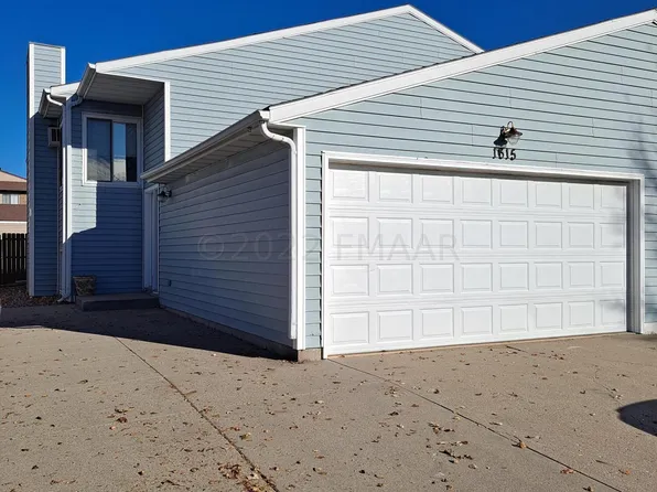 1615 28th Ave S, Fargo, ND 58103