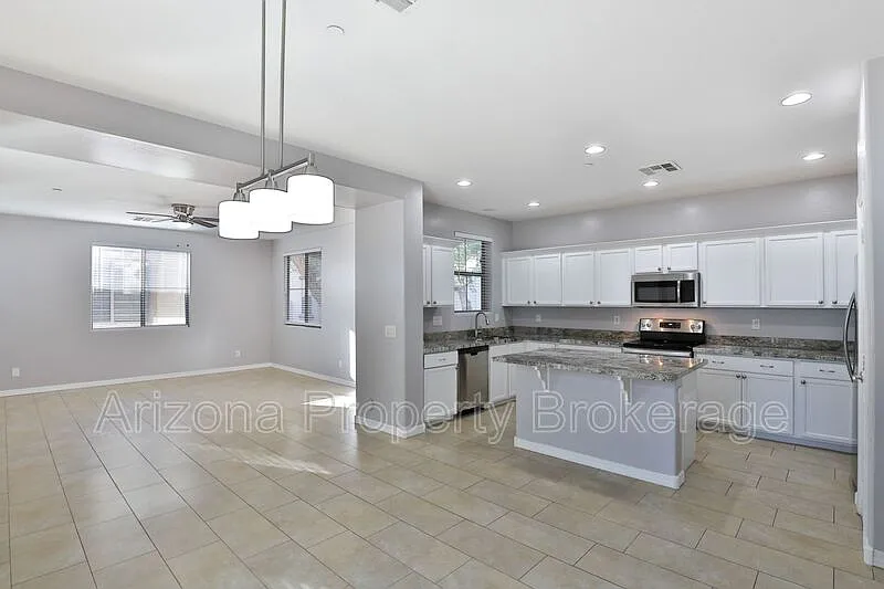 4 bed, 3.5 bath, 2102 sqft, $2,195 — Photo 1