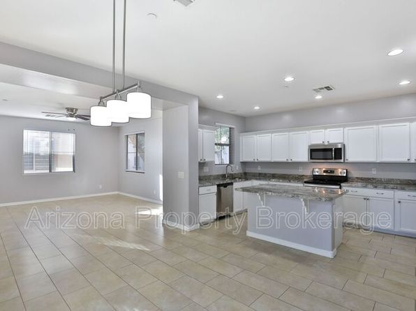 3879 E Santa Fe Ln