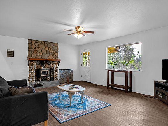 4th image of 14882 Old Emigrant Rd