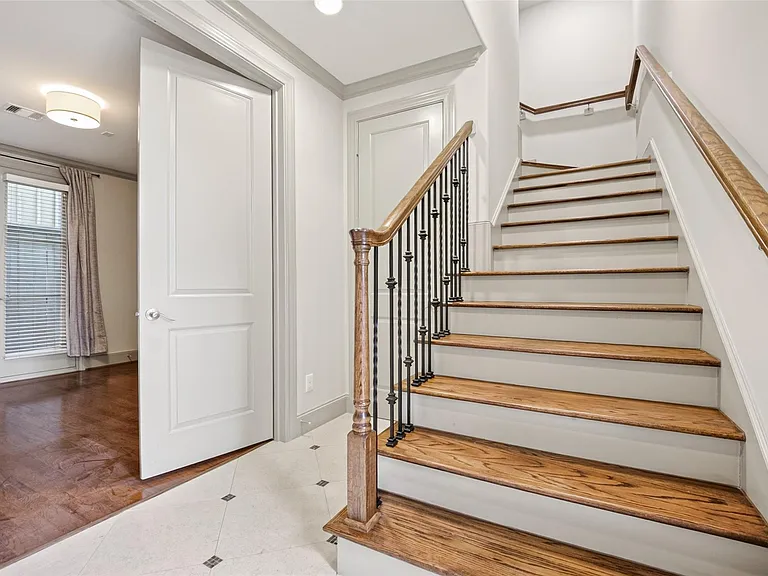 308 W Bell St — Photo 15