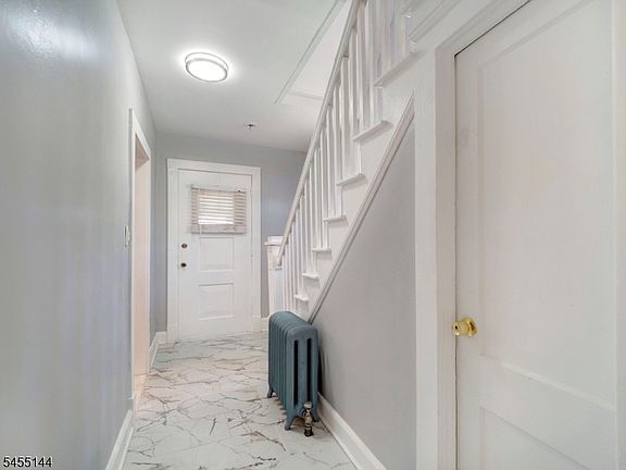 4th image of 165 Randolph St