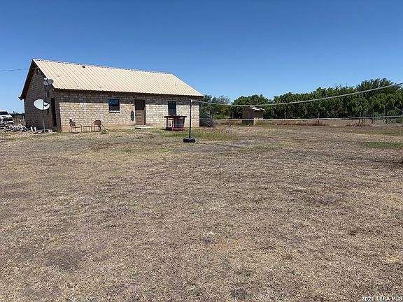 5th image of 632 Mays Rd.