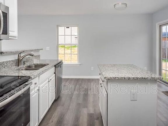 3rd image of 3703 Thornwood Dr