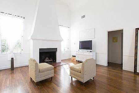 3rd image of 1145 N Hudson Ave
