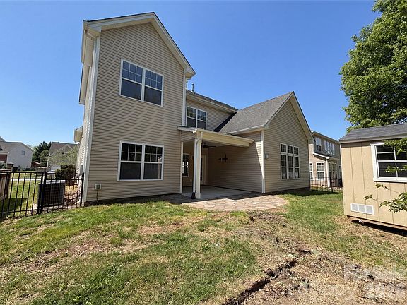 5th image of 9696 Ravenscroft Ln NW