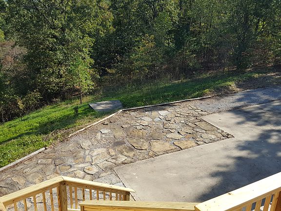 outdoor entertaining area