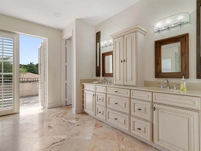 6301 SW 58th Ct — Photo 11