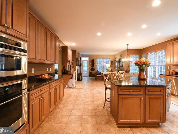 4th image of 11812 Sumner Glen Dr