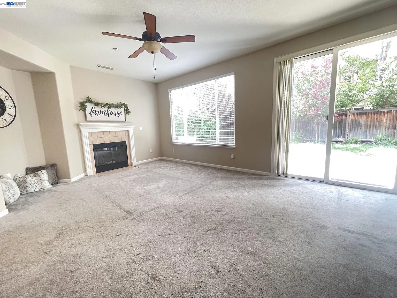 4 bed, 1939 sqft, $3,200 — Photo 3