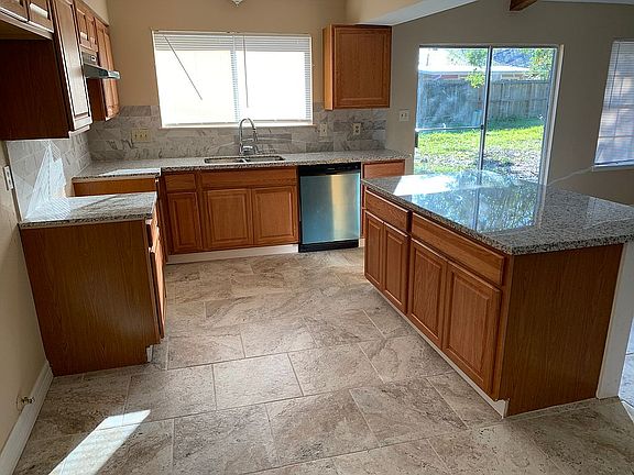 3rd image of 3419 Meadowview Dr
