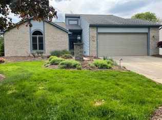 716 Autumn Ridge Ln, Fort Wayne, IN 46804