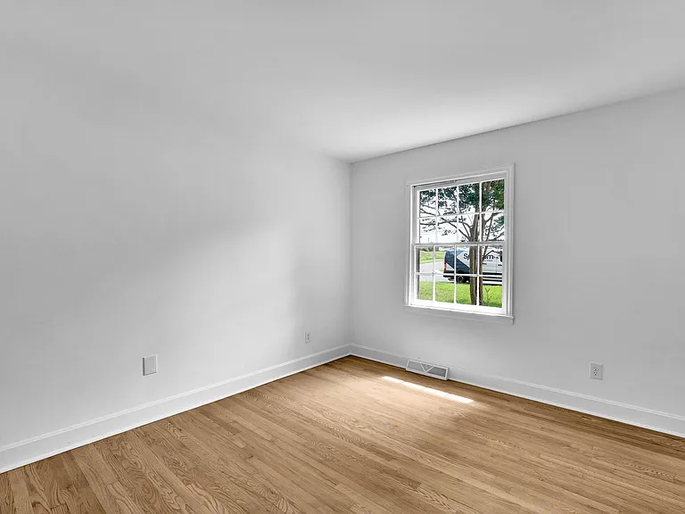 Briardale Dr — Photo 8