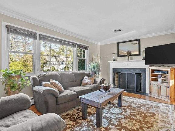 5th image of 50 Loockerman Ave