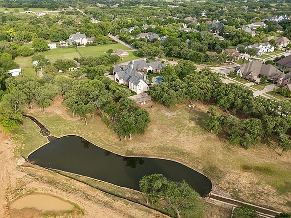 3rd image of 211 Hardy Dr