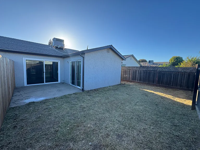 411 Cedar Ct — Photo 20