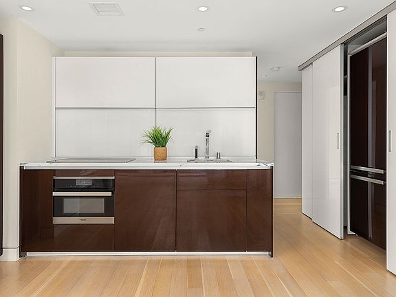 4th image of 135 W 52nd St APT 15B
