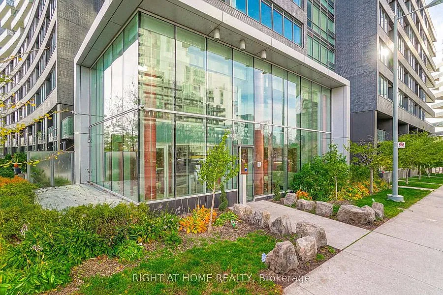 120 Bayview — Photo 2