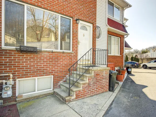 93 Cranford Ct, Staten Island, NY 10306