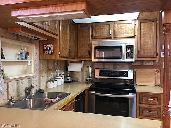 5th image of 4701 Lincoln Ln W