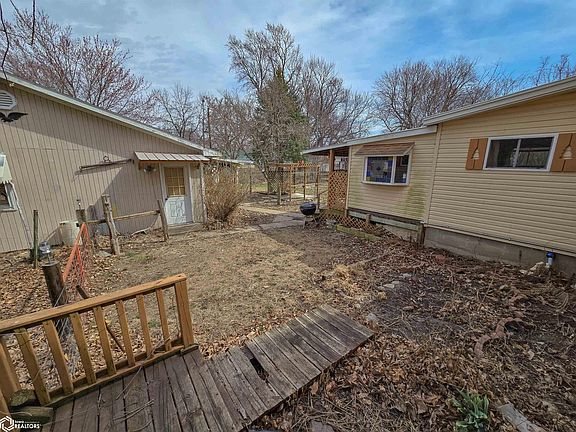 4th image of 320 4th St