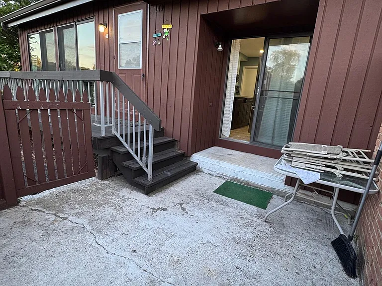 25 Bloomingdale Dr #4B — Photo 2