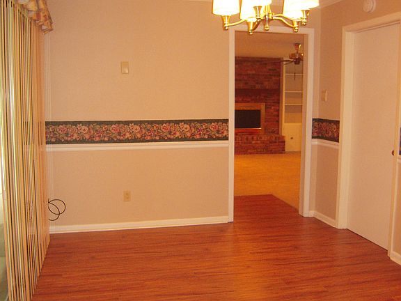 eat-in breakfast area