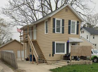 9 S Lancaster Ave, Aurora, IL 60506