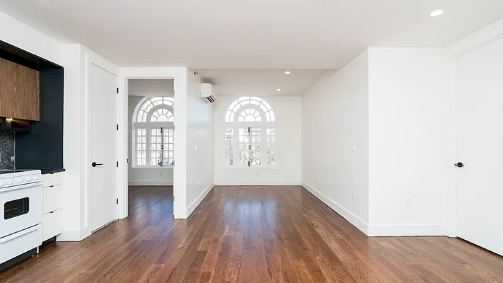 Rented by Nooklyn NYC LLC | media 100