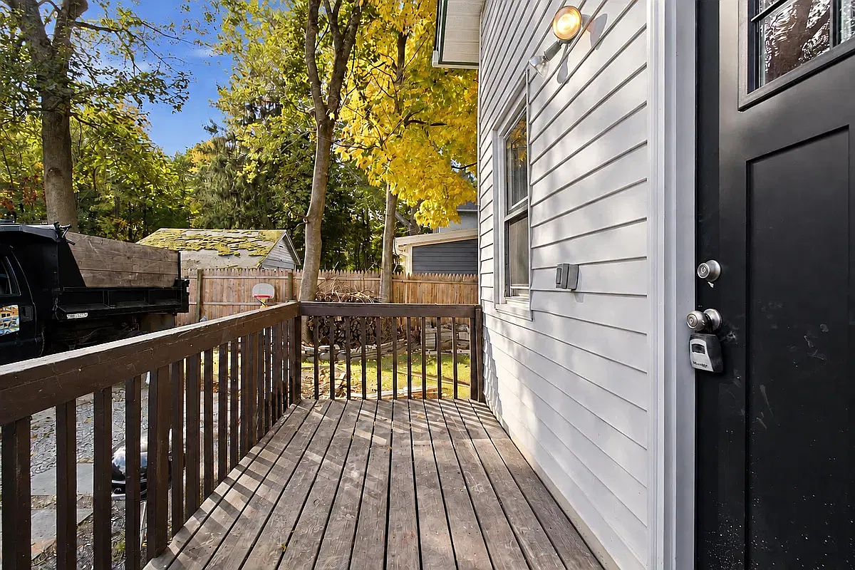 3 bed, 1.5 bath, 820 sqft, $3,500 — Photo 2