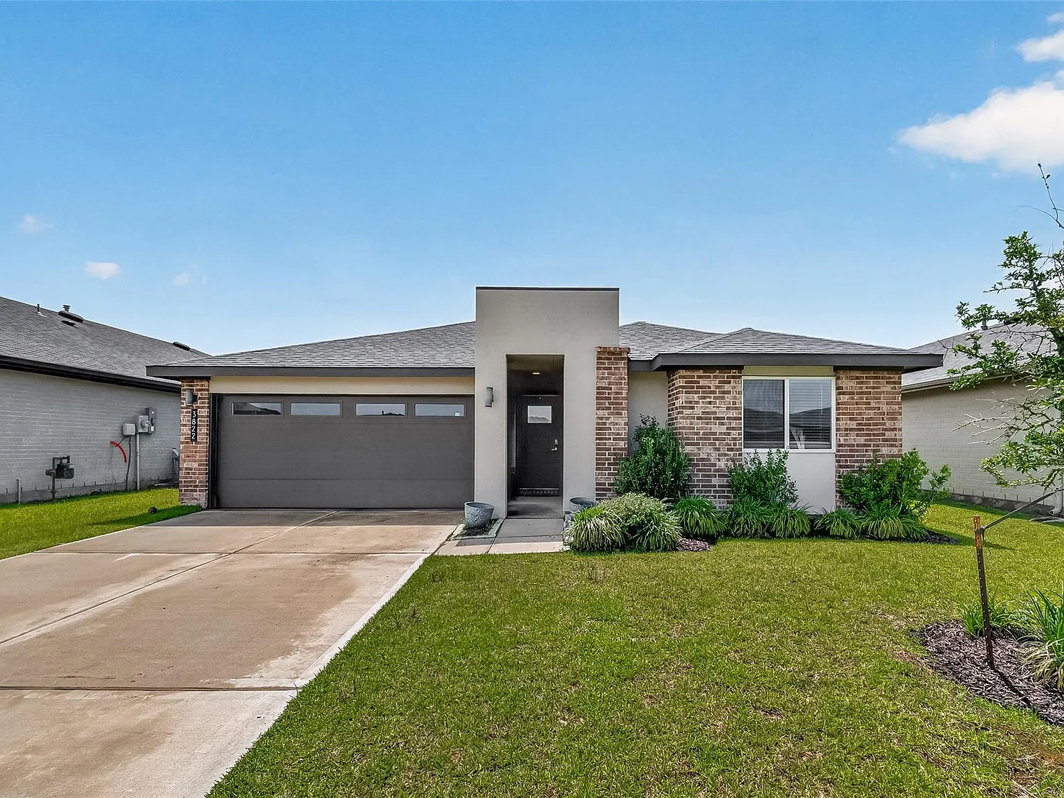 3 bed, 2.0 bath, 1268 sqft, $2,200 — Photo 2