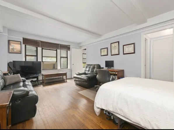 319 East 50th Street 3-B image 4 of 5