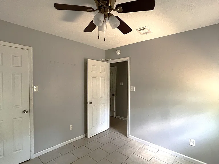 1112 Westwood Dr — Photo 10