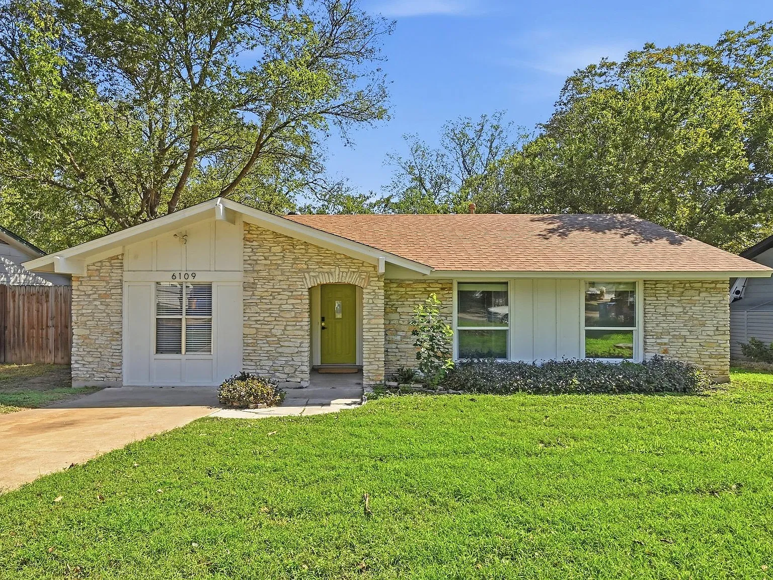 4 bed, 2.0 bath, 1270 sqft, $2,600 — Photo 1