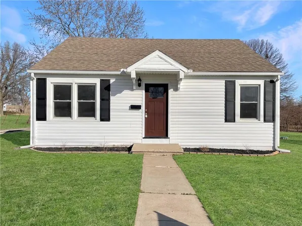 2001 N Lipper St, Higginsville, MO 64037