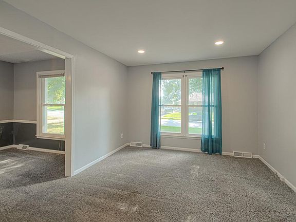 5th image of 406 Meadow Ln