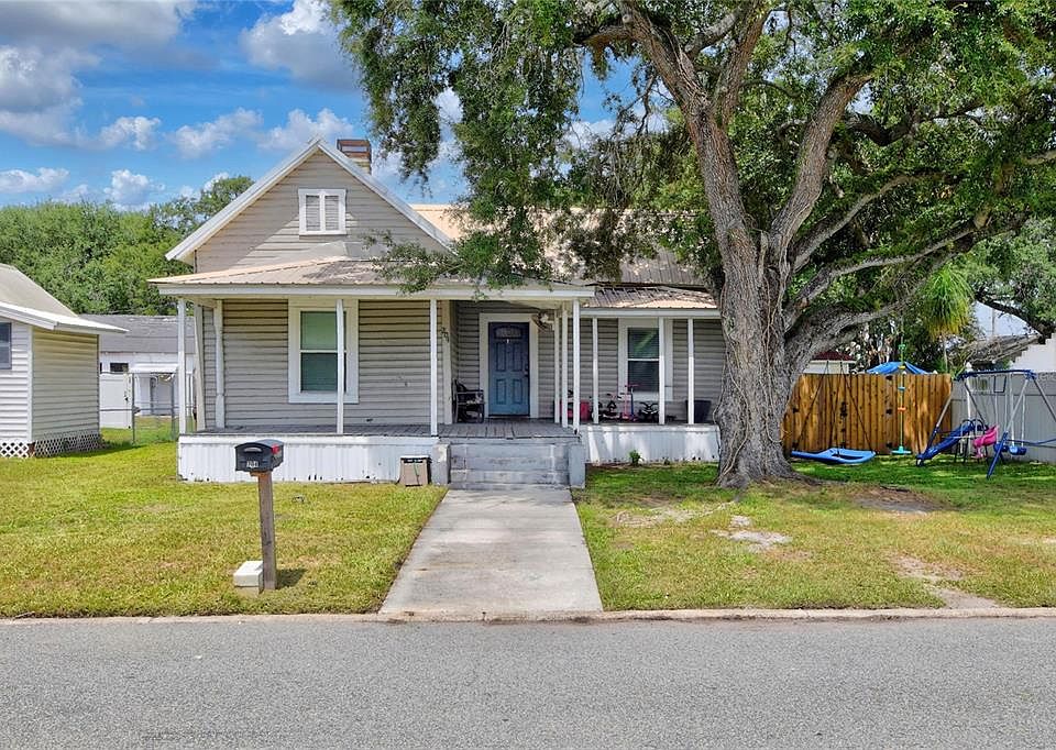 1st image of 204 NE 1ST AVENUE