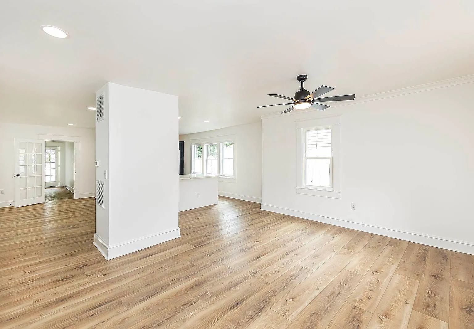 3 bed, 2151 sqft, $2,200 — Photo 2