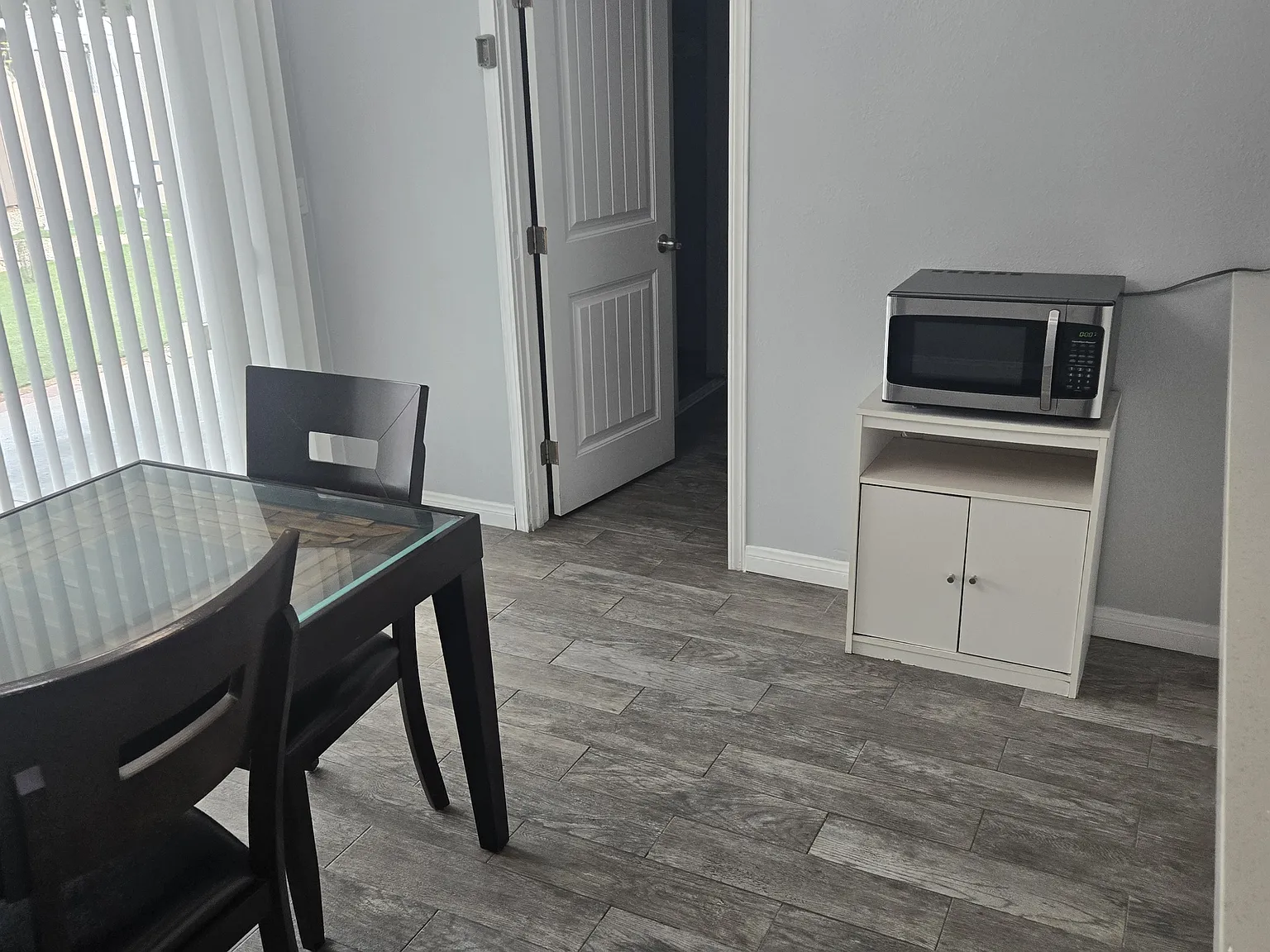 4 bed, 1.5 bath, 1271 sqft, $975 — Photo 3