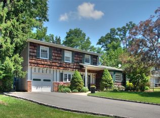 27 Florida Ave, Commack, NY 11725