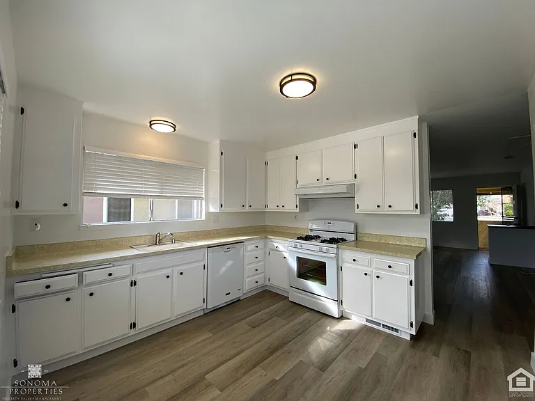 534-536 Joaquin Dr — Photo 10