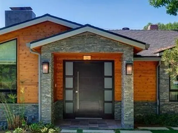 832 Lynnhaven Ln, La Canada Flintridge, CA 91011