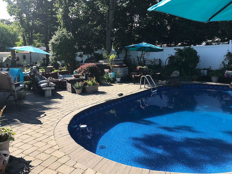 2nd image of 1094 Eaglehurst Rd